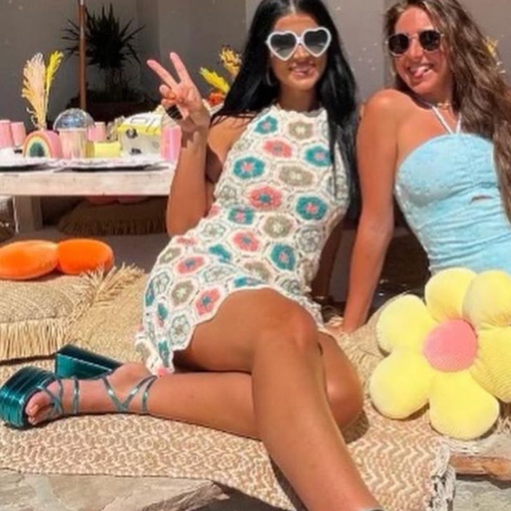 Size medium brand new never worn sold out everywhere Show Me Your Mumu crochet